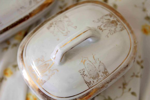 Шикарный фарфоровый набор из 4 предметов