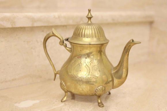 Тяжёлый латунный чайник на ножках