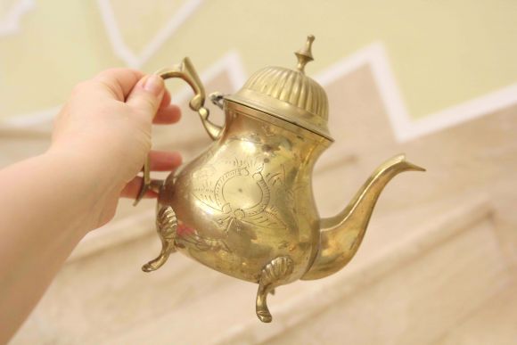 Тяжёлый латунный чайник на ножках