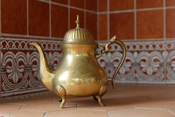 Тяжёлый латунный чайник на ножках