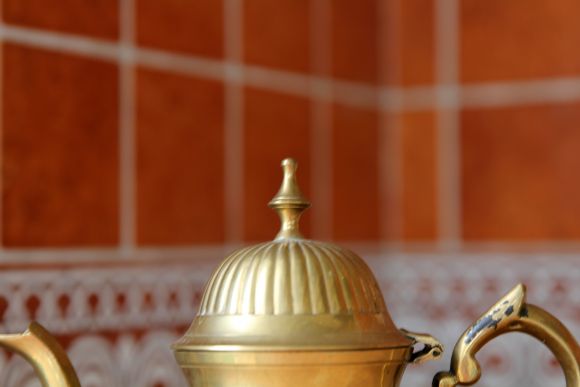 Тяжёлый латунный чайник на ножках