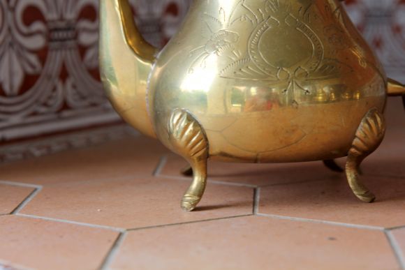 Тяжёлый латунный чайник на ножках