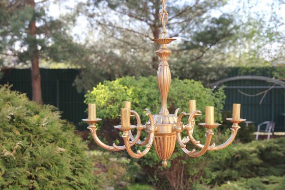 Роскошная антикварная люстра из латуни с патиной. Европа. 