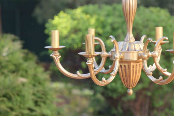 Роскошная антикварная люстра из латуни с патиной. Европа. 