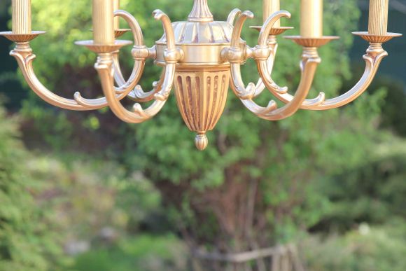 Роскошная антикварная люстра из латуни с патиной. Европа. 