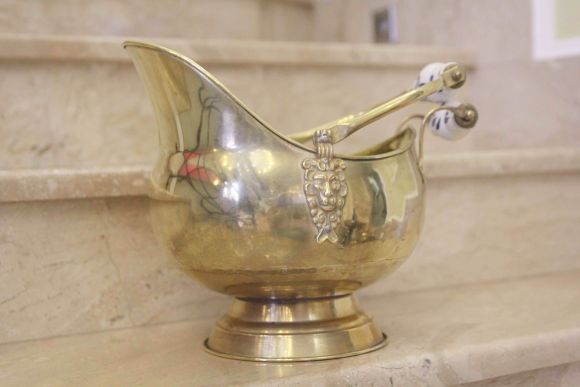 Красивый зольник в виде шлема. Европа. Начало 20 века