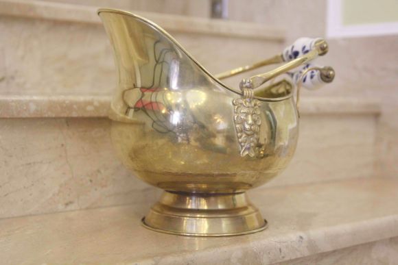 Красивый зольник в виде шлема. Европа. Начало 20 века