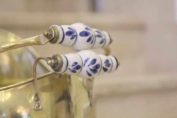 Красивый зольник в виде шлема. Европа. Начало 20 века