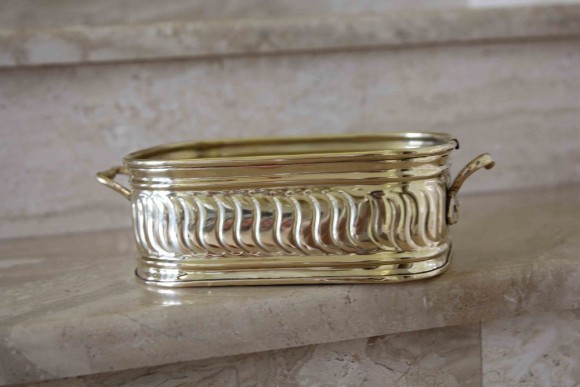 Очень симпатичное антикварное кашпо из латуни.Европа. Начало 20 века