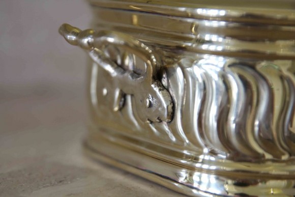 Очень симпатичное антикварное кашпо из латуни.Европа. Начало 20 века