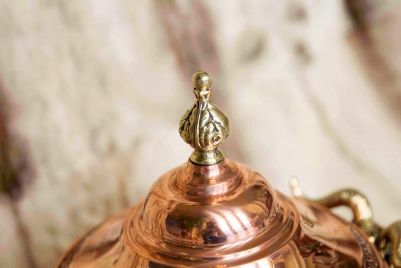 Медная супница - ваза с латунным мощным декором