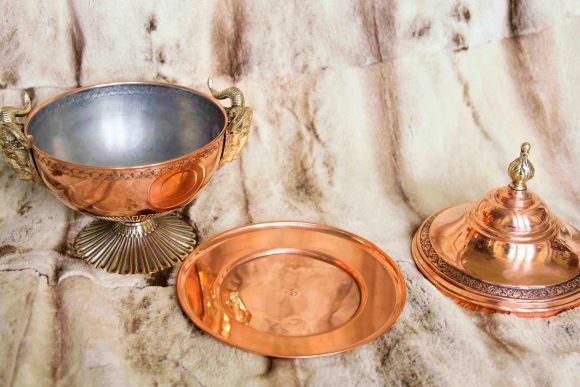 Медная супница - ваза с латунным мощным декором