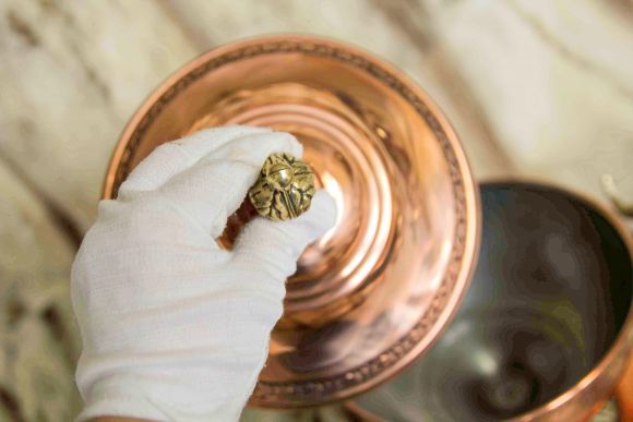 Медная супница - ваза с латунным мощным декором