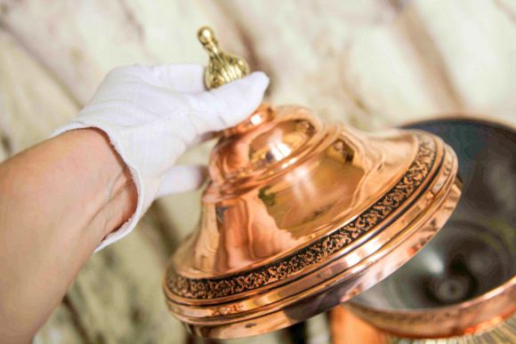 Медная супница - ваза с латунным мощным декором