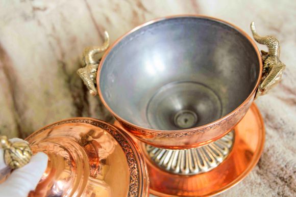 Медная супница - ваза с латунным мощным декором