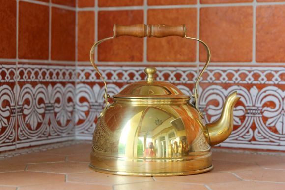 Большой латунный чайник для печи
