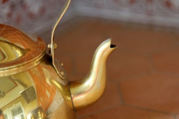 Большой латунный чайник для печи