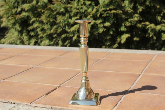 Антикварный подсвечник из латуни. Европа.