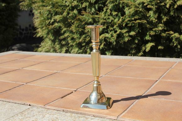 Антикварный подсвечник из латуни. Европа.