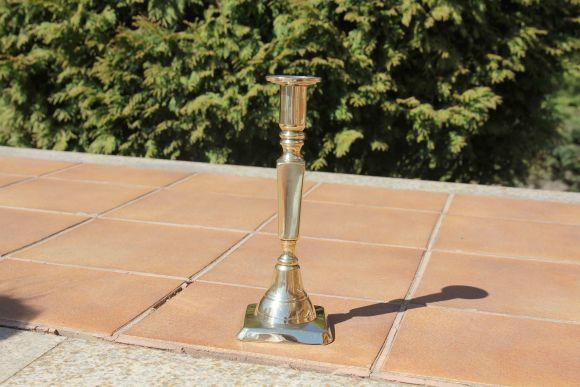 Антикварный подсвечник из латуни. Европа.