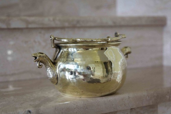 Старинный двуносик из латуни. Идеальное состояние