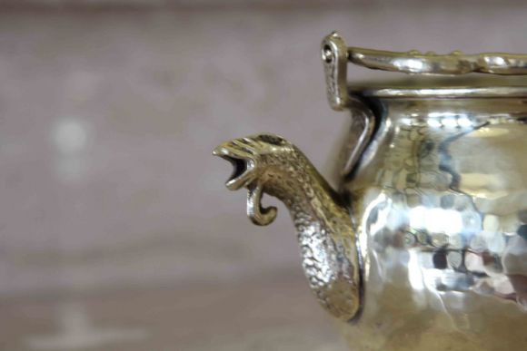 Старинный двуносик из латуни. Идеальное состояние