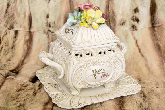 Изящная квадратная супница BASSANO