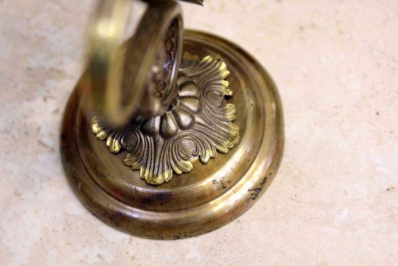 Настенное бра из металла с керамическими вставками