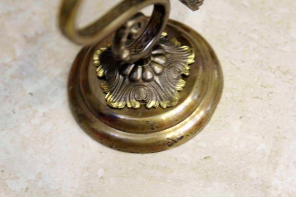 Настенное бра из металла с керамическими вставками