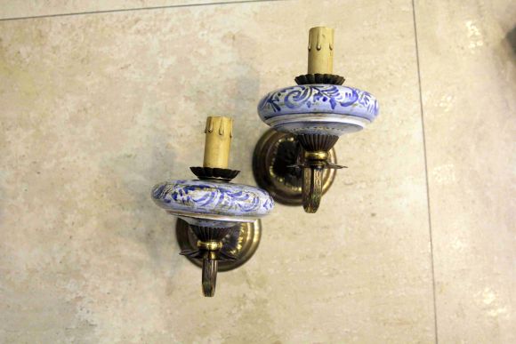 Настенное бра из металла с керамическими вставками