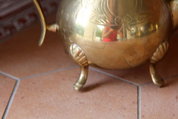 Тяжёлый латунный кофейник на ножках