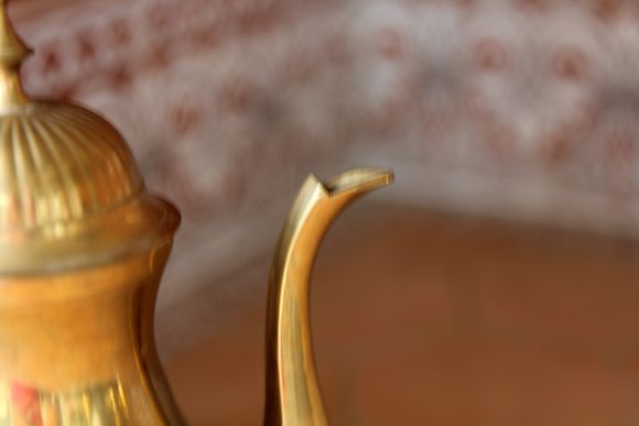 Тяжёлый латунный кофейник на ножках