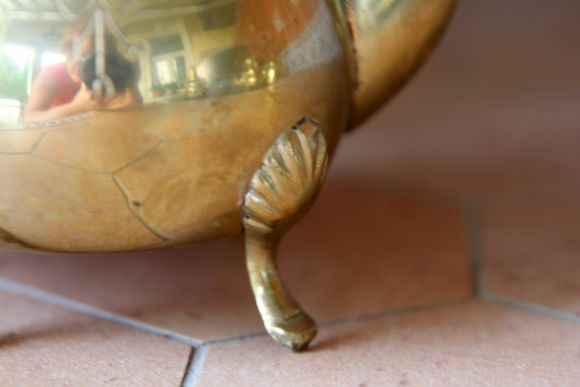 Тяжёлый латунный кофейник на ножках