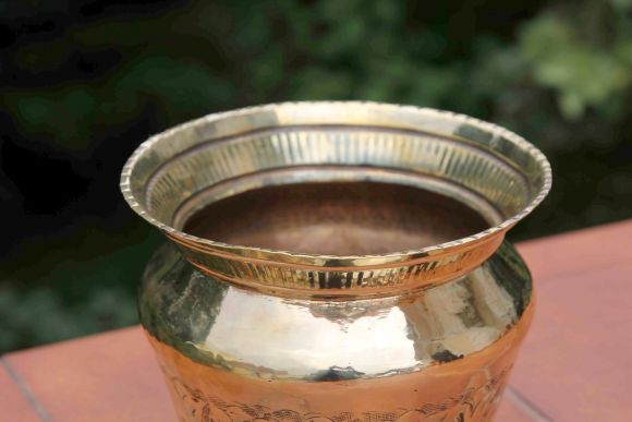 Отполированное латунное кашпо - горшок для цветов.