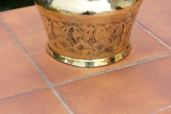 Отполированное латунное кашпо - горшок для цветов.