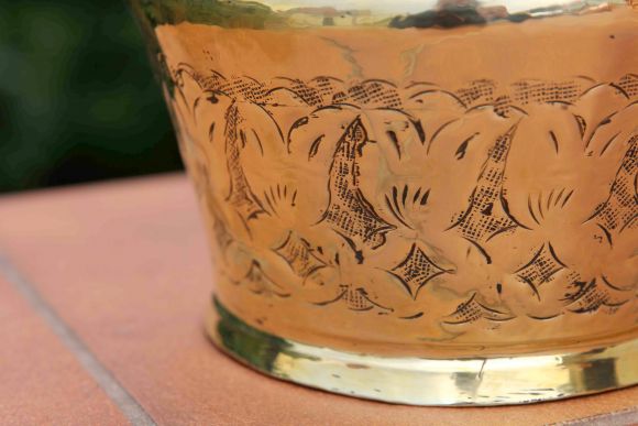 Отполированное латунное кашпо - горшок для цветов.