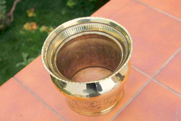 Отполированное латунное кашпо - горшок для цветов.
