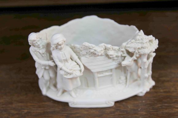 Винтажная карандашница из белоснежного фарфора