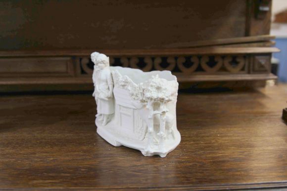 Винтажная карандашница из белоснежного фарфора