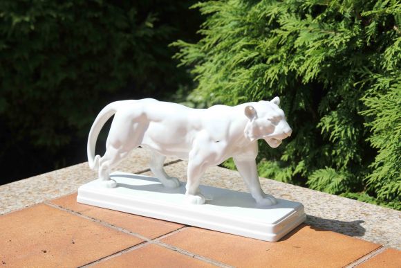 Статуэтка из фарфора "Тигр". KPM Berlin﻿ (КПМ Берлин).