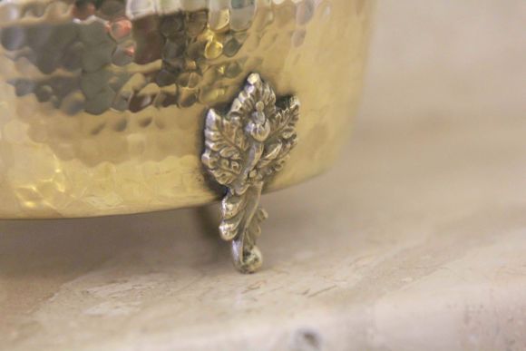 Интересное винтажное кашпо на ножках. Европа. Начало 20 века