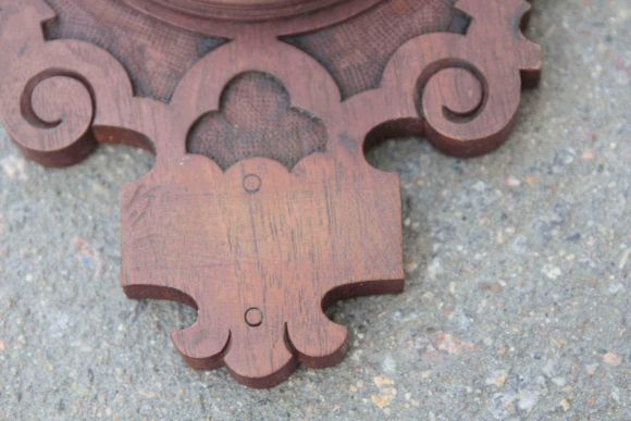 Антикварный барометр с градусником в резной раме из массива.