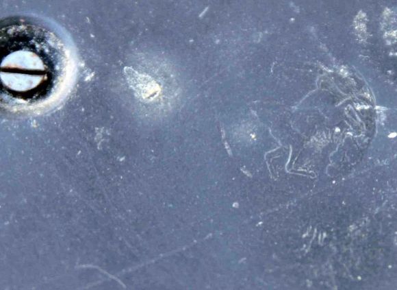 Антикварный барометр с градусником в резной раме из массива.