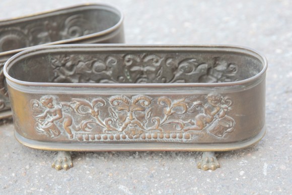 Пара старинных кашпо на ножках в патине