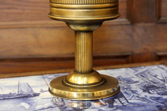  Старинная керосиновая лампа в патине