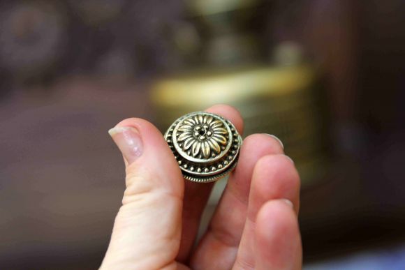  Старинная керосиновая лампа в патине