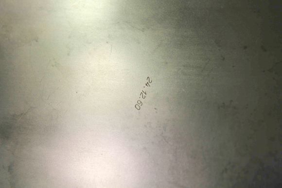 Интересный круглый поднос на ножках