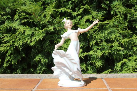 Изящная статуэтка "Танцовщица". Wallendorf Германия. Винтаж. 20 век.