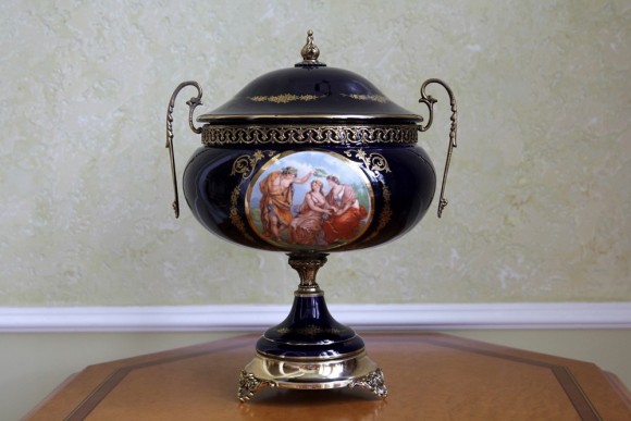 Антикварная фарфоровая ваза с крышкой. Европа. Начало 20 века