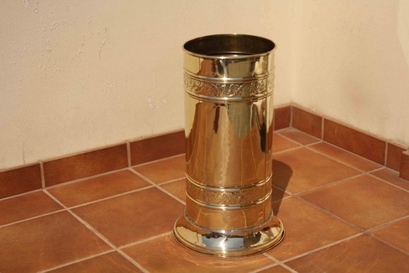 Чудесная зонтница или ваза. Европа. Начало 20 века. Латунь. Реставрация